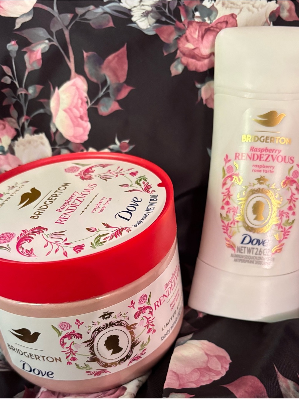 Bridgerton x Dove Raspberry Rendezvous Body Wash & Care Set — Pink - Picture 3 of 3